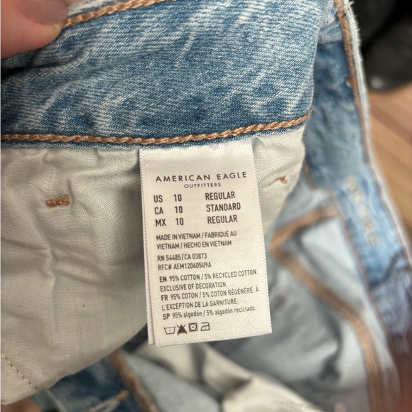 American Eagle Outfitters Light Wash Tomgirl Women's Jeans - Picture 3 of 4